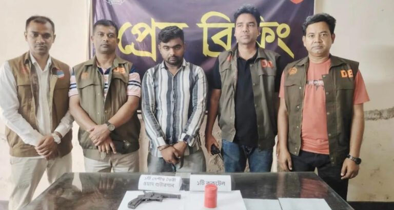 যশোরে ওয়ান শুটারগান ও ককটেলসহ যুবক গ্রেফতার