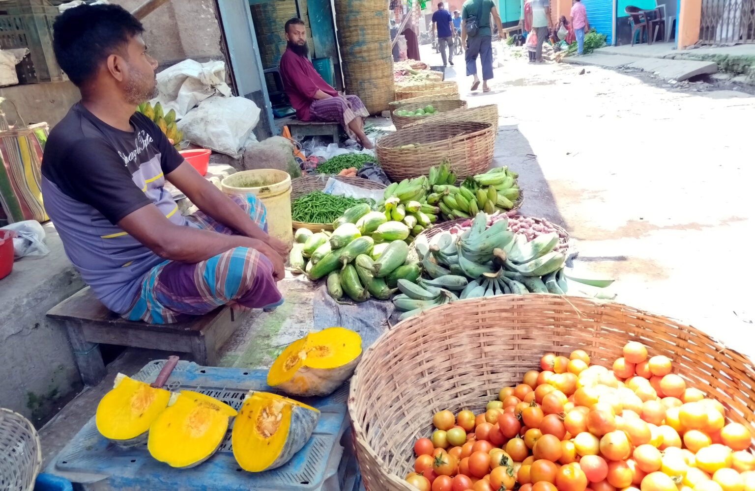 ঈদের পরও জমেনি যশোরের বাজার, মুরগির দামে ঊর্ধ্বগতি