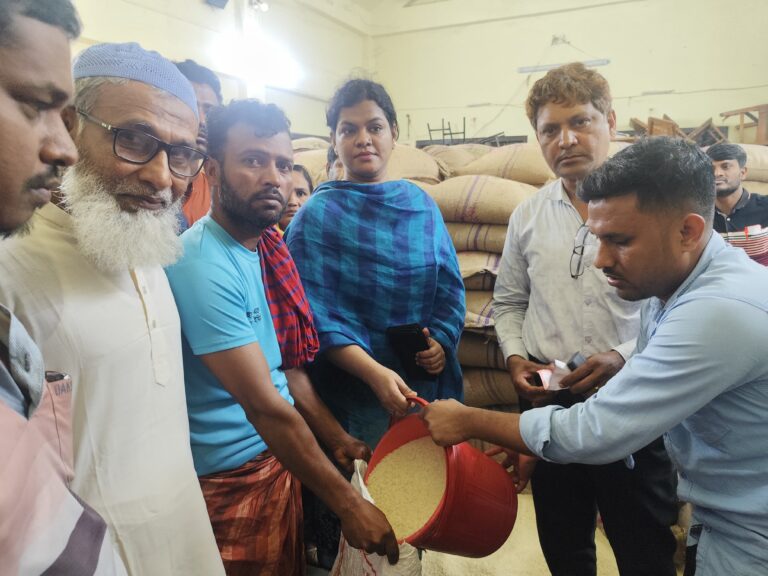 শার্শার কায়বা ইউনিয়নে ভিজিএফের চাল বিতরণ