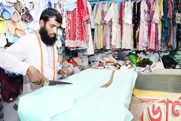 যশোরের দর্জিপাড়ায় নতুন অর্ডার নেয়া বন্ধ