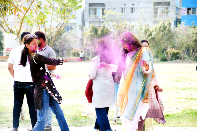 যশোরে নানা আচারে দোলযাত্রা উদযাপিত