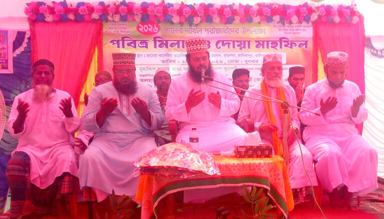 কৃষ্ণনগরে দাখিল পরীক্ষার্থীদের বিদায় উপলক্ষে দোয়া