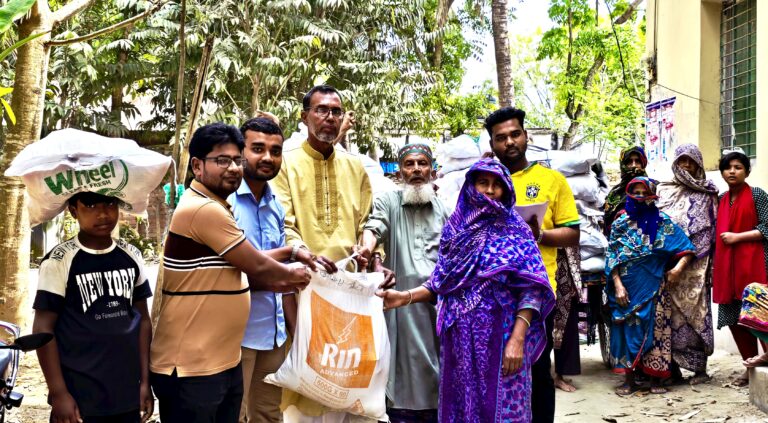 খাজুরায় তাবাসসুম ফাউণ্ডেশনের ঈদ উপহার বিতরণ