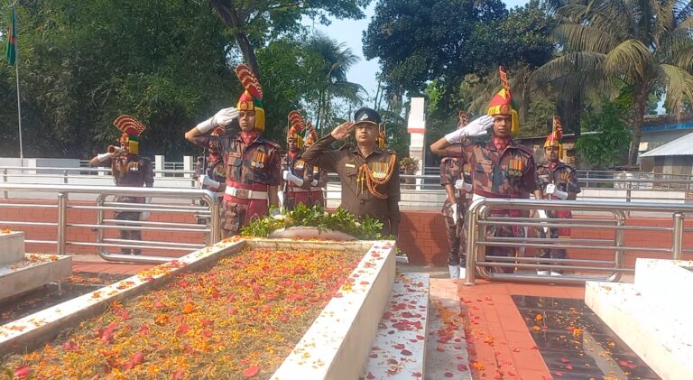 স্বাধীনতা দিবসে শার্শায় বীরশ্রেষ্ঠ নূর মোহাম্মদ শেখের সমাধিতে গার্ড অব অনার