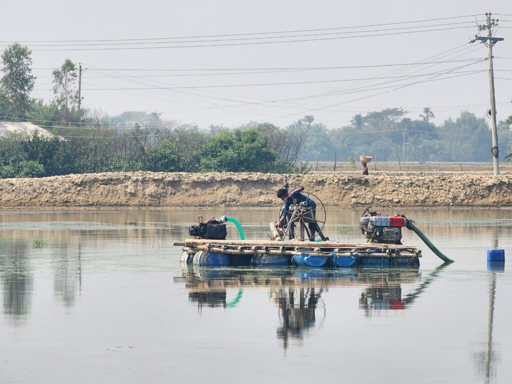 শ্যামনগরে অবৈধভাবে ভূগর্ভস্থ বালু উত্তোলন : ফুটপ্রতি মাসোহারা নেয় ভূমি অফিস