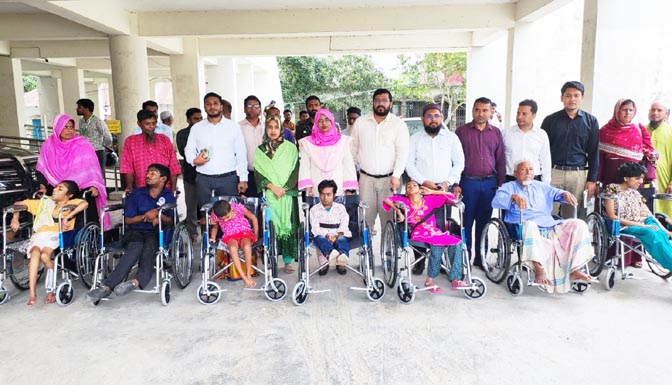 শ্যামনগরে প্রতিবন্ধীদের সহায়ক উপকরণ বিতরণ