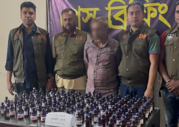 যশোরে ১৭৫ বোতল ‘উইন কোরেক্স’সহ মাদক ব্যবসায়ী গ্রেফতার