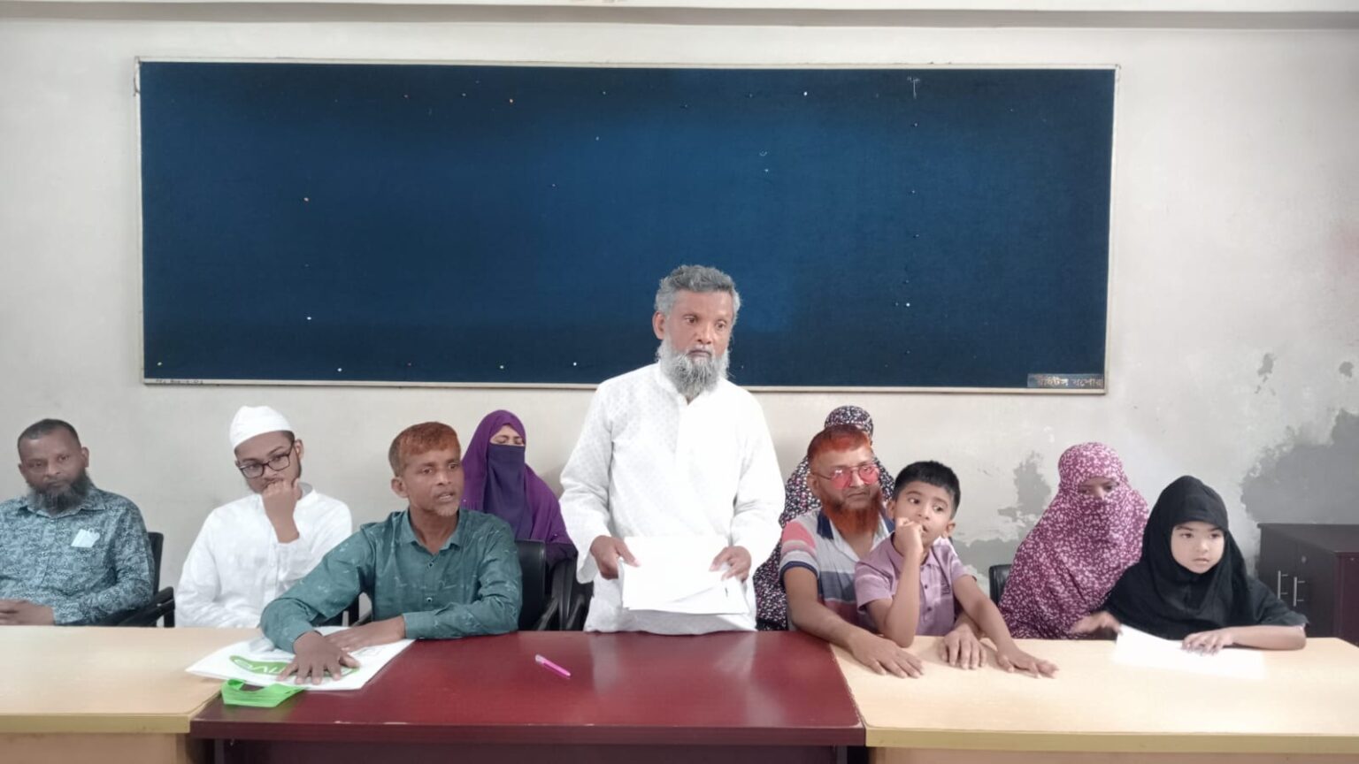 যশোরে দোকান উচ্ছেদ ও বিদ্যুৎ সংযোগ বিচ্ছিন্নের প্রতিবাদে সংবাদ সম্মেলন