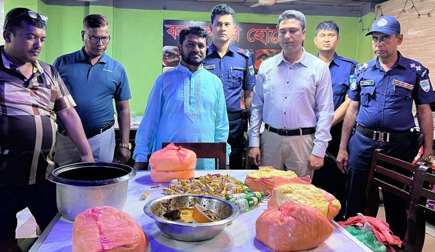 যশোরে ক্যাফে নূরে পচা খাবার : লাখ টাকা জরিমানা