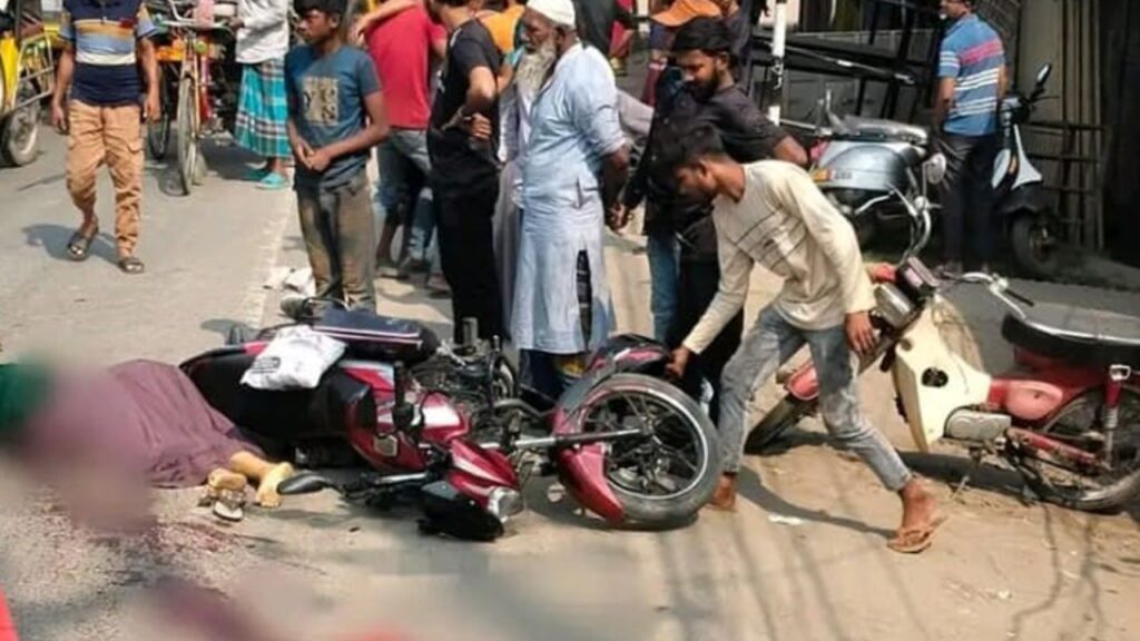 চাঁচড়া চেকপোস্টে বালিবাহী ট্রাকের ধাক্কায় ছাত্রদল নেতার মা নিহত