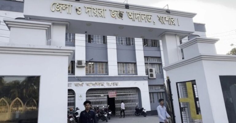 যশোরে ভারপ্রাপ্ত জেলা জজের ওপর আইনজীবীদের অনাস্থা