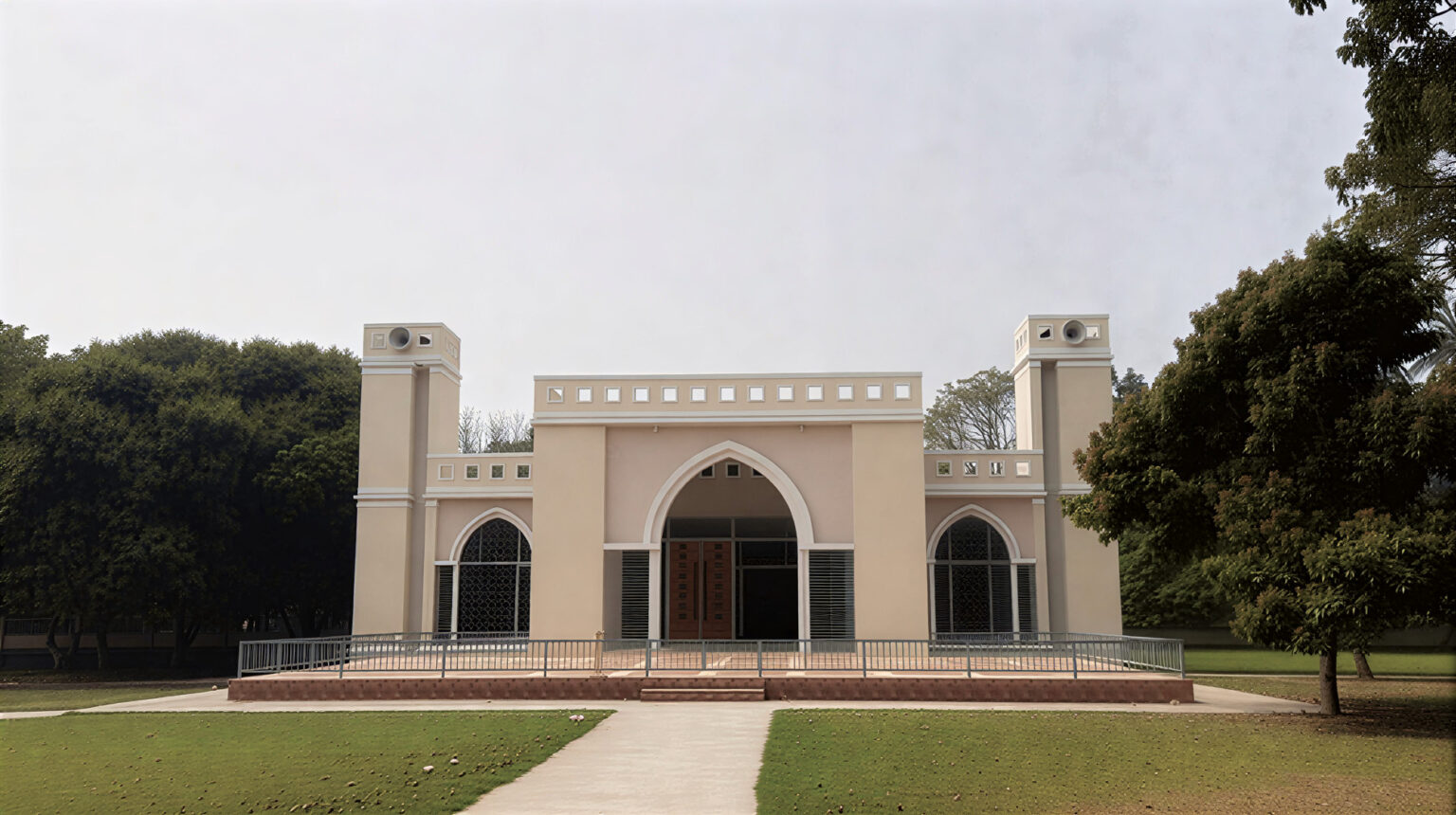 নজরকাড়া স্থাপত্যশৈলীতে যশোরের জঙ্গলবাঁধাল জামে মসজিদ