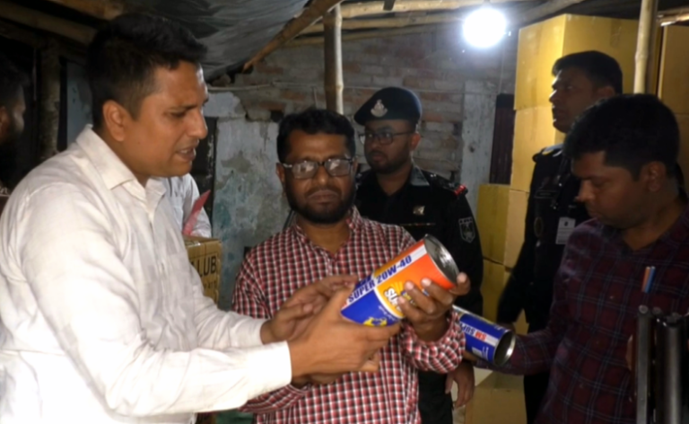 যশোরে অবৈধভাবে মবিল বোতলজাত : লাখ টাকা জরিমানা