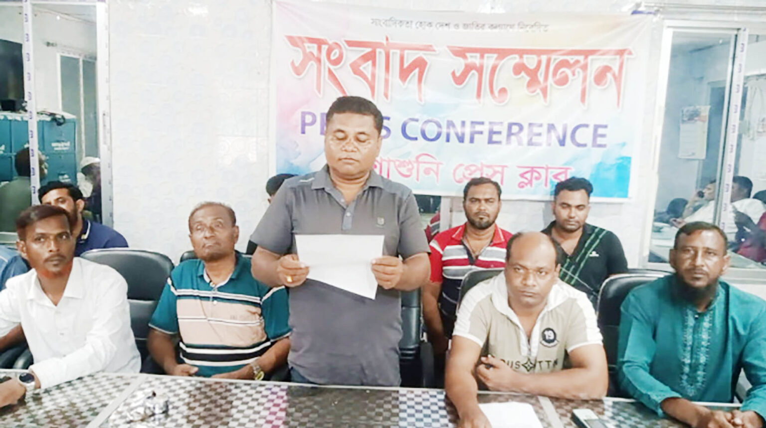 আশাশুনিতে খাল দখলের অপপ্রচার : স্বেচ্ছাসেবক দলের সংবাদ সম্মেলন