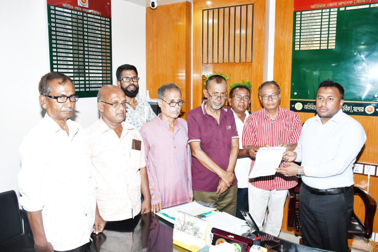 কৃষকের কাছ থেকে সরাসরি ধান ক্রয়সহ বিভিন্ন দাবিতে কৃষক খেতমজুর সমিতির স্মারকলিপি