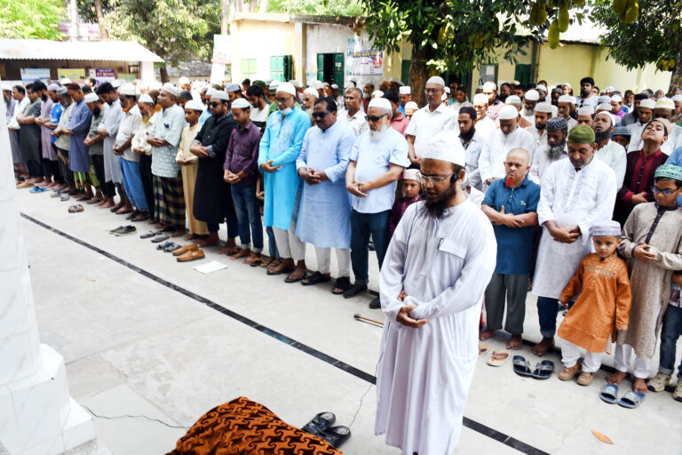 সাংবাদিক মুকুলের মেয়ের দাফন সম্পন্ন
