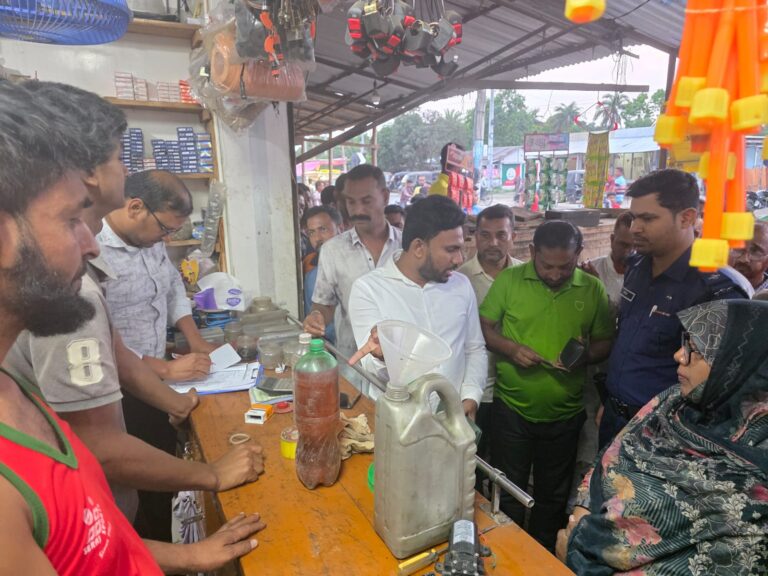 ডুমুরিয়ায় বেশি দেমি জ্বালানি তেল বিক্রি, জরিমানা