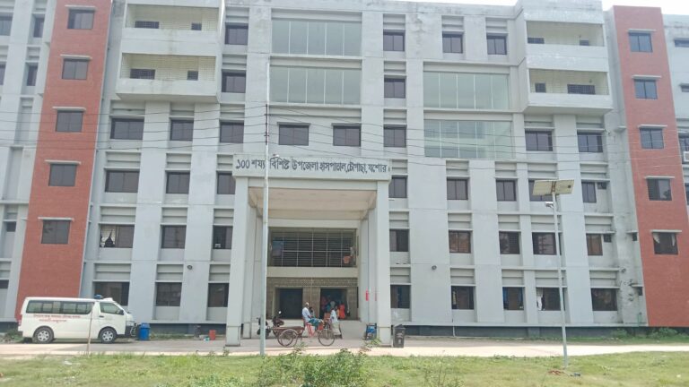 চালু হয়নি ১০০ শয্যার ভবন: চৌগাছা স্বাস্থ্য কমপ্লেক্সে চুরি, জনবল সংকটে বিপর্যস্ত সেবা