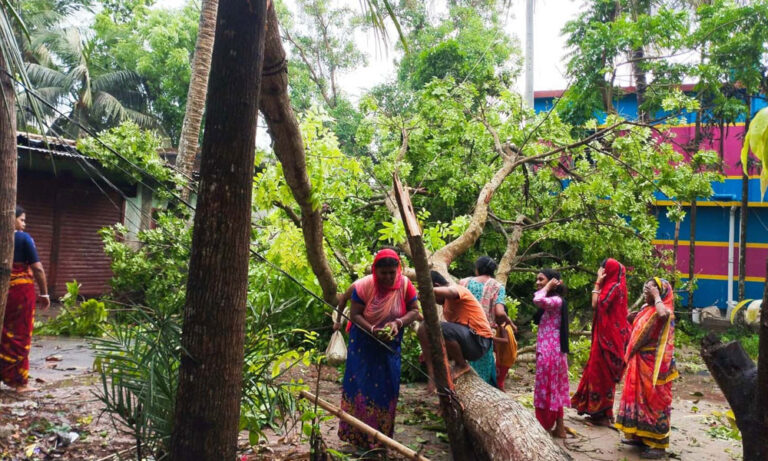 ঝড়ে লণ্ডভণ্ড চার উপজেলা, নিহত ১