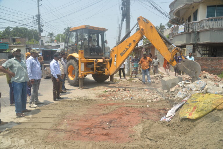 যশোর পৌরসভার উচ্ছেদ অভিযান