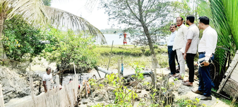 প্রতিমন্ত্রীর নির্দেশে রামপালে সরকারি খালের অবৈধ বাঁধ অপসারণ