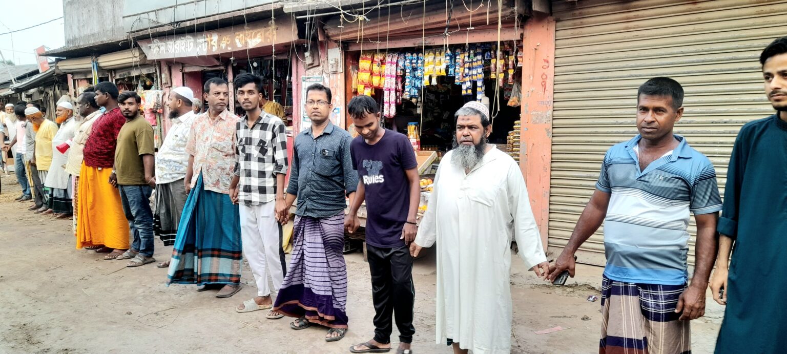 রামপালে জমি অধিগ্রহণে ন্যায্য ক্ষতিপূরণ দাবিতে ব্যবসায়ীদের মানববন্ধন