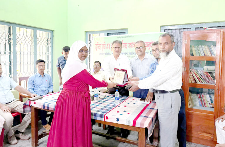 ডিহি পাবলিক লাইব্রেরির উদ্যোগে জুনিয়র বৃত্তিপ্রাপ্তদের সম্মাননা