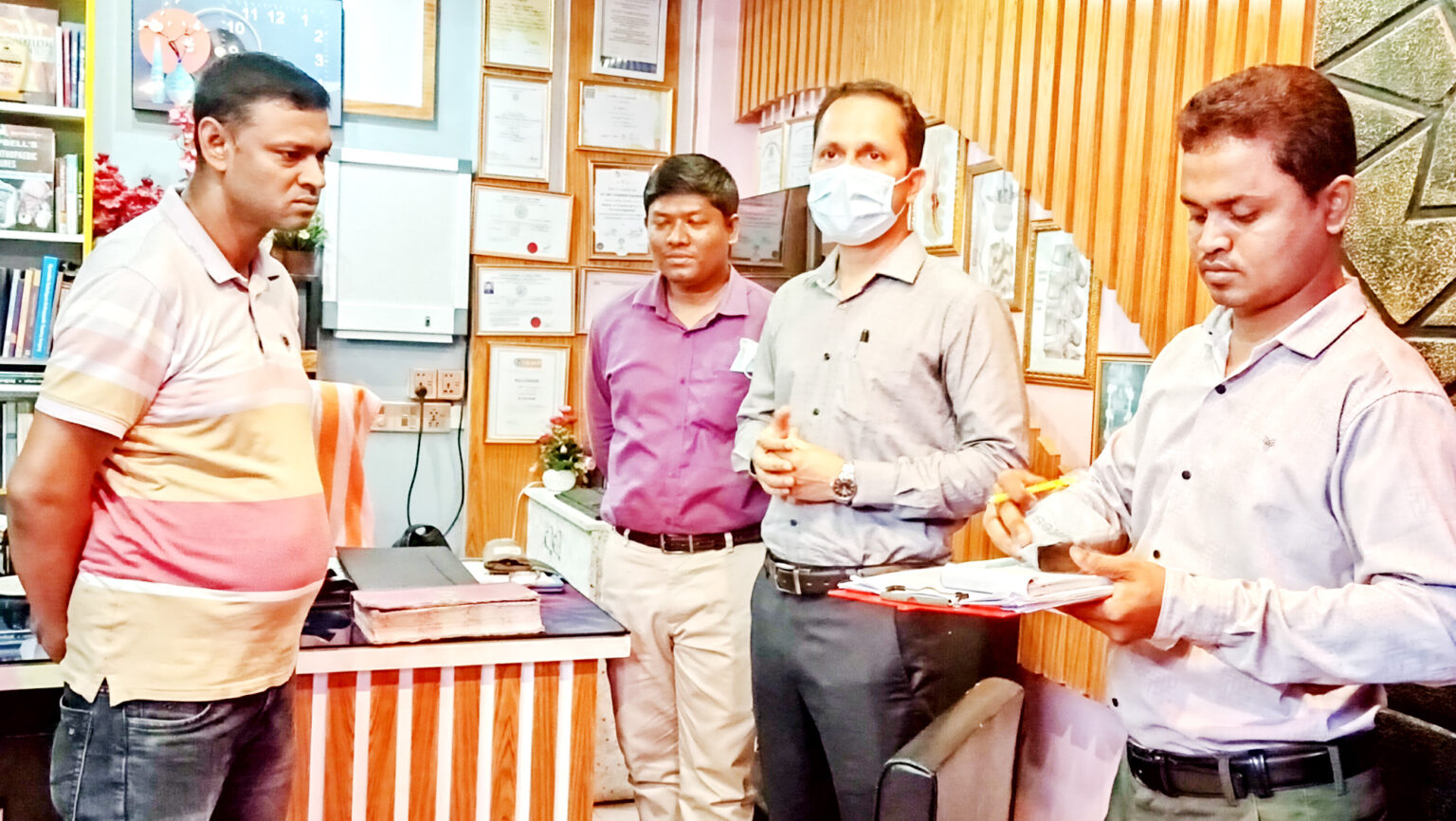 বাগআঁচড়ায় বিভিন্ন ক্লিনিকে অভিযান : জরিমানা আদায়