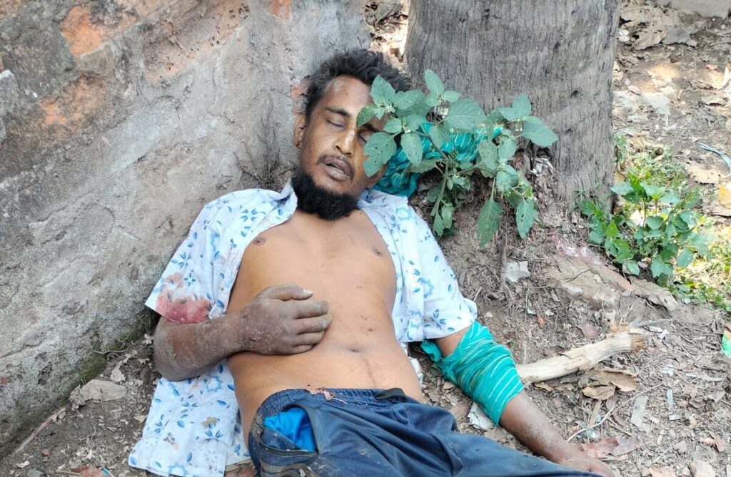 যশোরে ইজিবাইক চোর সন্দেহে গণপিটুনিতে নিহত ১