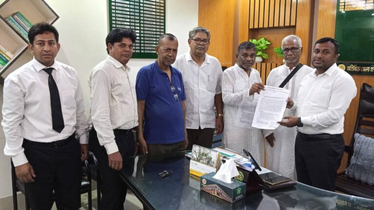 যশোরে সন্ত্রাসী হামলার প্রতিবাদে স্মারকলিপি