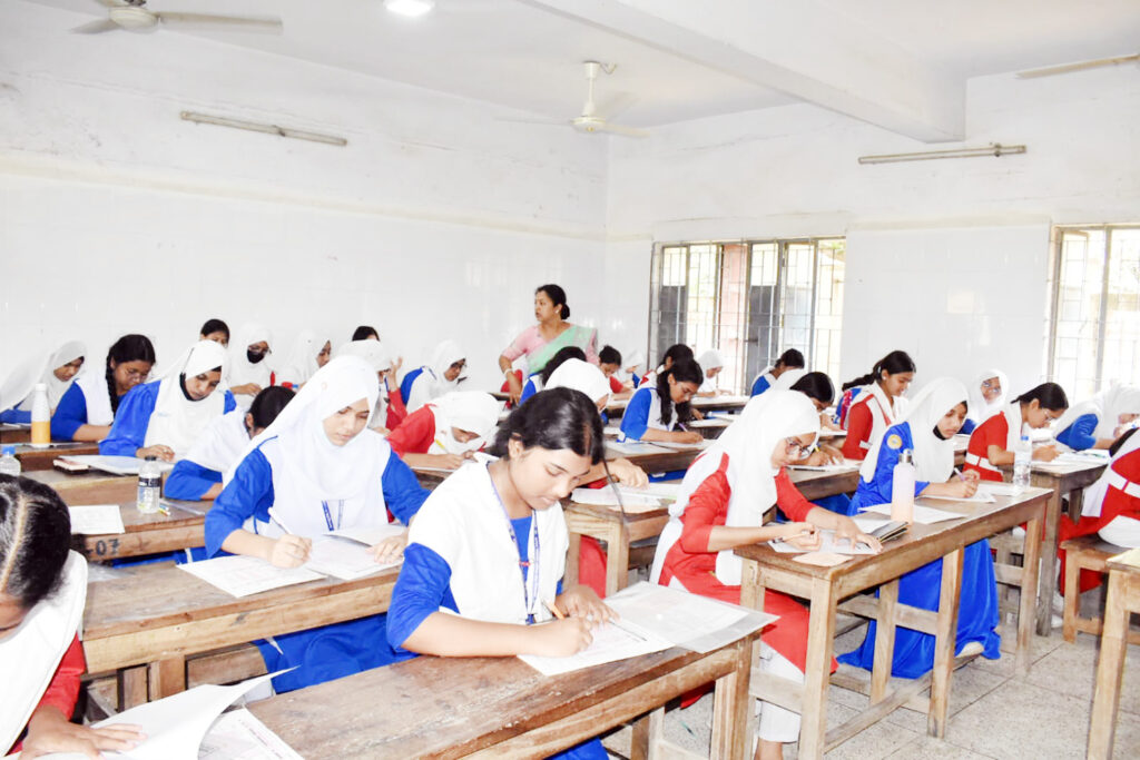 যশোর বোর্ডে এসএসসি পরিক্ষার প্রথম দিনে অনুপস্থিত ১ হাজার ৪৪১ শিক্ষার্থী