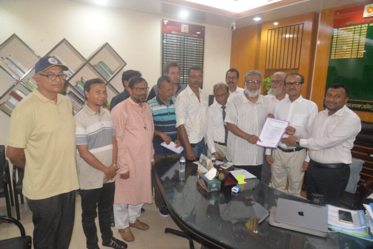 যশোর-নড়াইল-ঢাকা রুটে নতুন ট্রেনের দাবিতে স্মারকলিপি