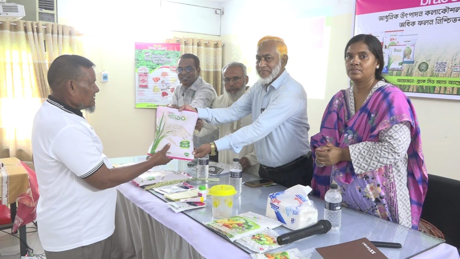 যশোরে আধুনিক কৃষিপ্রযুক্তি ও হাইব্রিড ধান চাষে কৃষকদের প্রশিক্ষণ