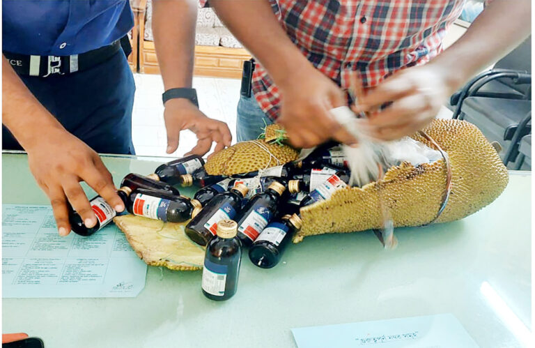 যশোরে কাঁঠালের ভেতরে মাদক পাচার, গ্রেপ্তার ১