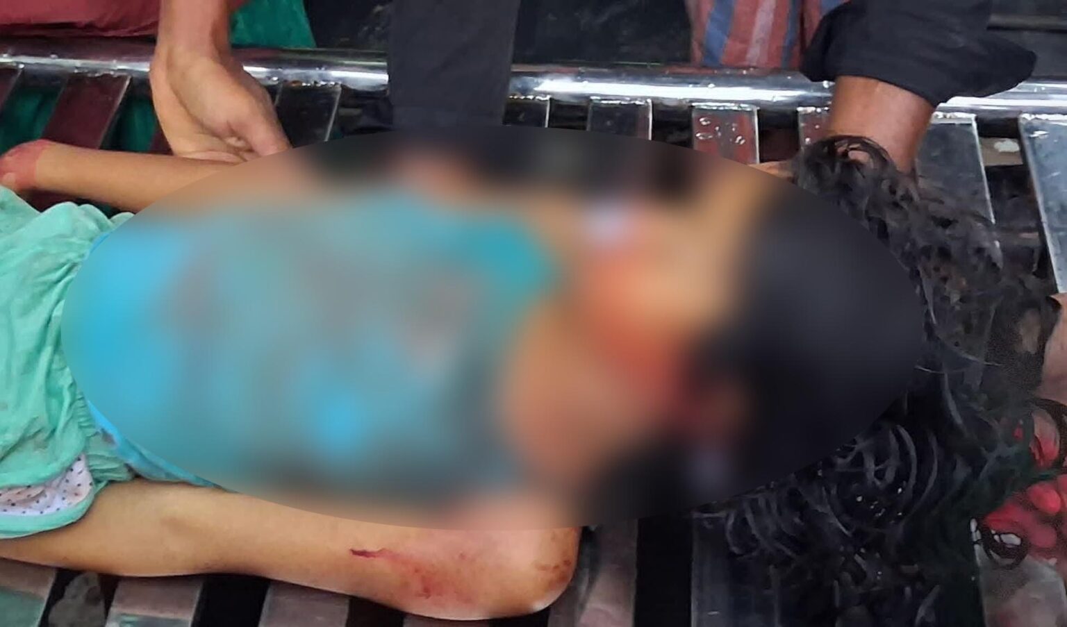 শ্যামনগরে কালবৈশাখী ঝড়ে গাছ পড়ে শিশুর মর্মান্তিক মৃত্যু