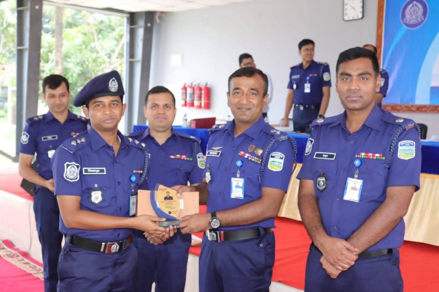 এপ্রিল মাসে সেরা ২০ পুলিশ সদস্যকে ক্রেস্ট প্রদান