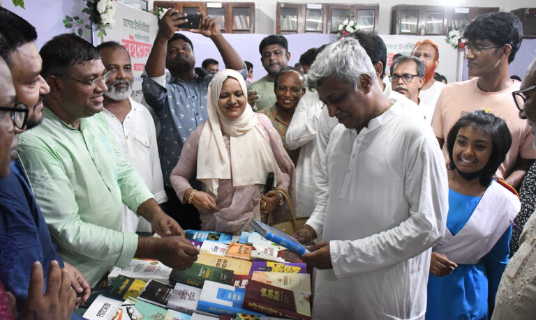 যশোরে বইমেলার উদ্বোধন করলেন বিদ্যুৎ প্রতিমন্ত্রী যশোরে বইমেলার উদ্বোধন করলেন বিদ্যুৎ প্রতিমন্ত্রী