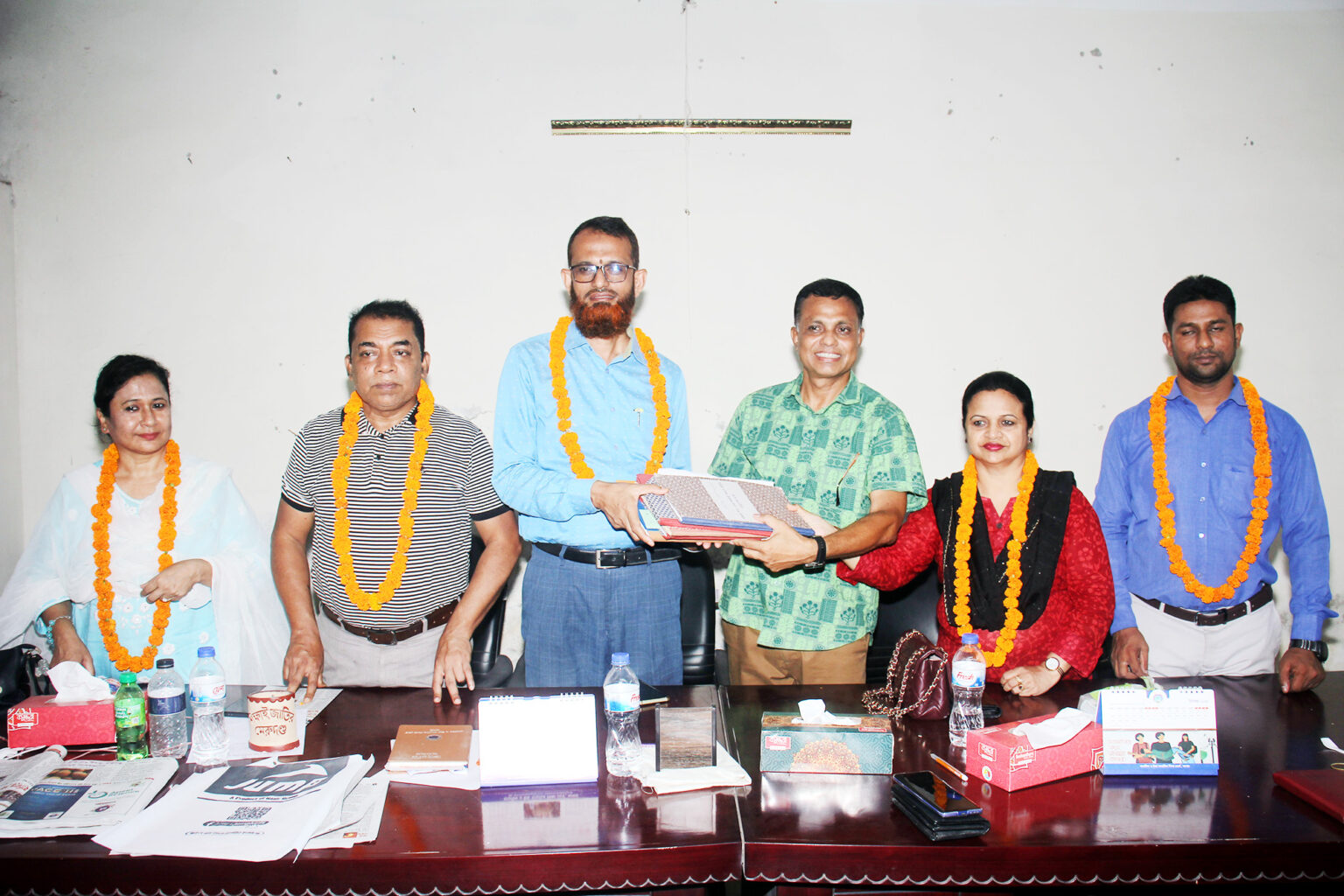 যশোর শিক্ষাবোর্ড কর্মকর্তা কল্যাণ সমিতির নবনির্বাচিত কমিটির দায়িত্ব গ্রহণ