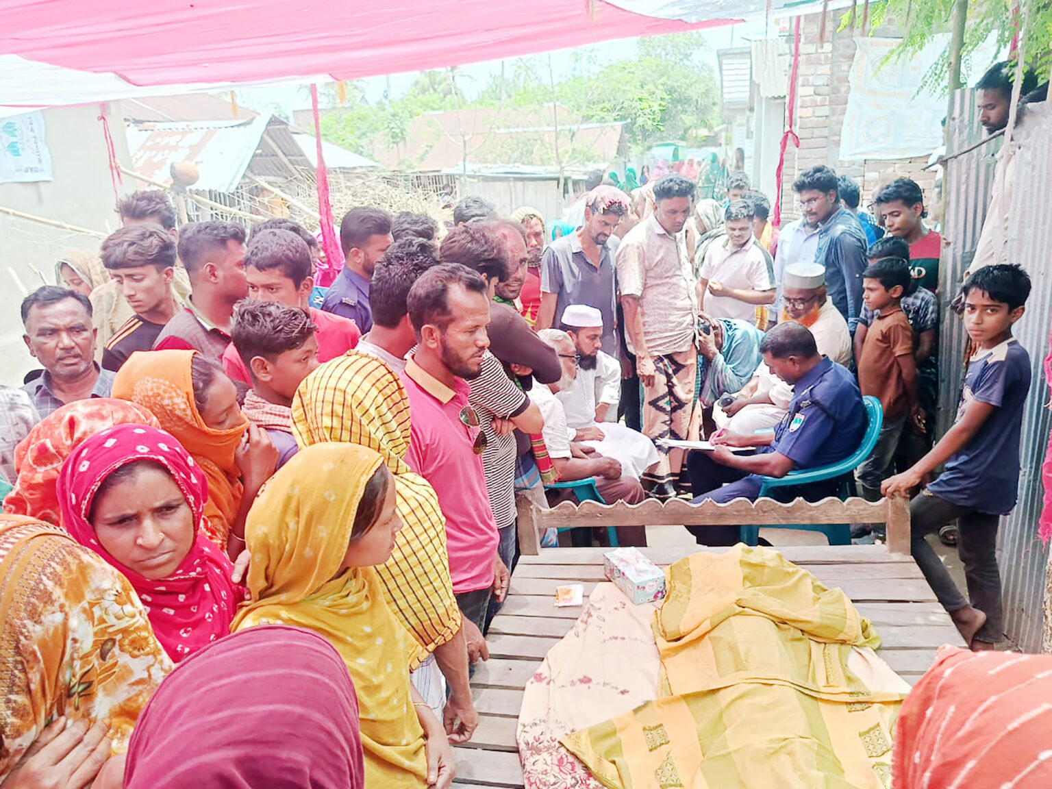 আচার কিনে মায়ের কাছে ফেরা হলোনা শিশু রোজার