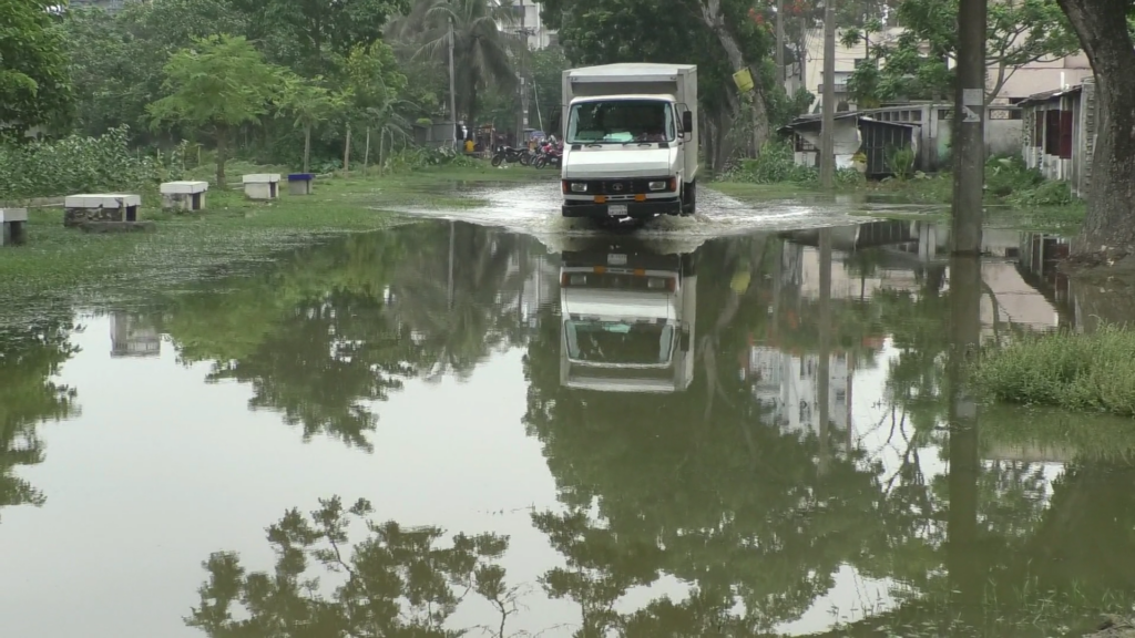 ভঙ্গুর ড্রেনেজ ব্যবস্থা : ই ব্লকে জলাবদ্ধতা, ভোগান্তিতে স্থানীয়রা