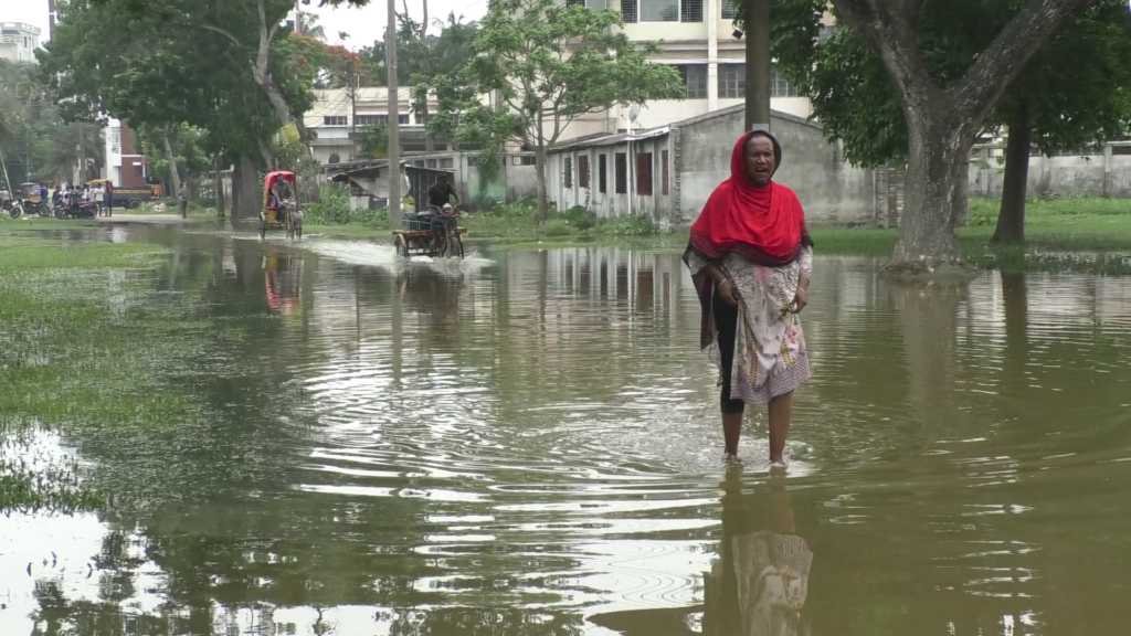 ভঙ্গুর ড্রেনেজ ব্যবস্থা : ই ব্লকে জলাবদ্ধতা, ভোগান্তিতে স্থানীয়রা