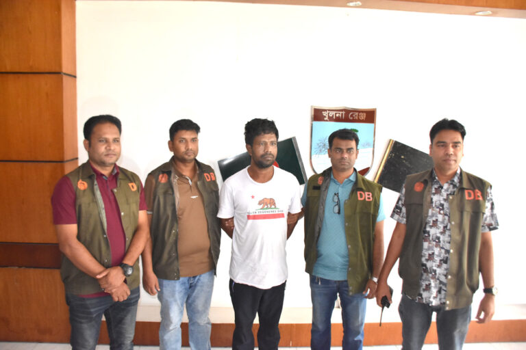 যশোরে শীর্ষ সন্ত্রাসী ‘খোঁড়া কামরুল গ্রেপ্তার