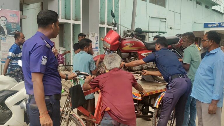 শহরের যানজট কমাতে মাঠে ট্রাফিক পুলিশ