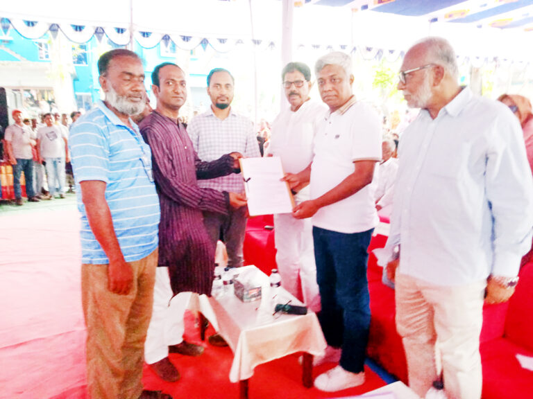 বিদ্যুৎ প্রতিমন্ত্রীকে বিল হরিণা ও মুক্তেশ্বরী নদী বাঁচাও আন্দোলনের স্মারকলিপি