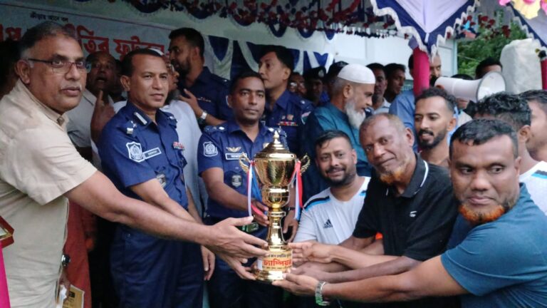 শ্রীপুরে পুলিশ সুপার কাপ সম্প্রীতি ফুটবল অনুষ্ঠিত
