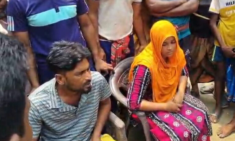 চৌগাছায় প্রবাসীর স্ত্রীর সঙ্গে আপত্তিকর অবস্থায় বিএনপি নেতা আটক