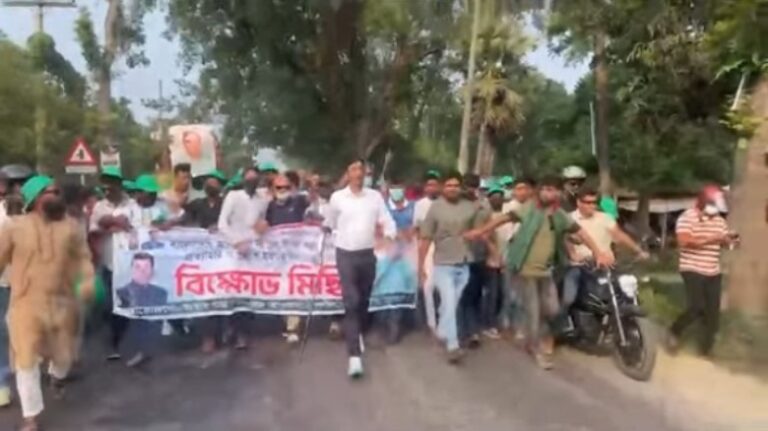 বাঘারপাড়ায় নিষিদ্ধ ছাত্রলীগের বিক্ষোভ মিছিল, ৬ জন পুলিশ হেফাজতে