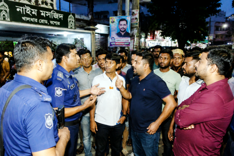 যশোরে পুলিশের সঙ্গে বিএনপি নেতাকর্মীদের বাকবিতণ্ডা