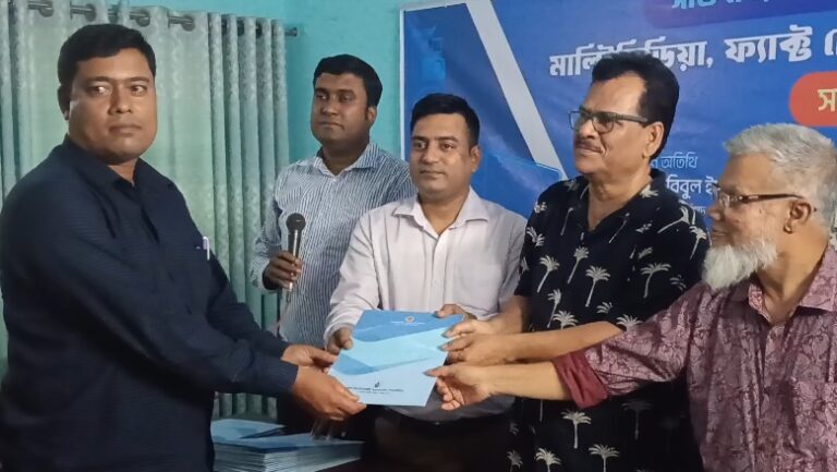 সাতক্ষীরায় সাংবাদিকদের দক্ষতা উন্নয়নে তিন দিনব্যাপি প্রশিক্ষণ অনুষ্ঠিত