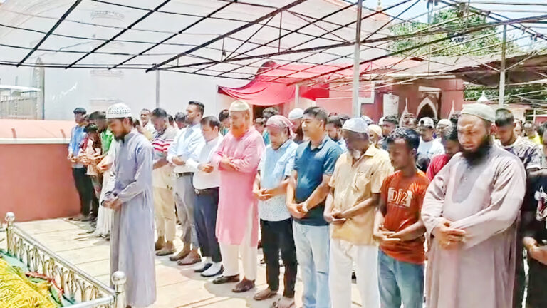 বাগেরহাটে কুমিরের আক্রমণে নিহত শিশুর দাফন সম্পন্ন